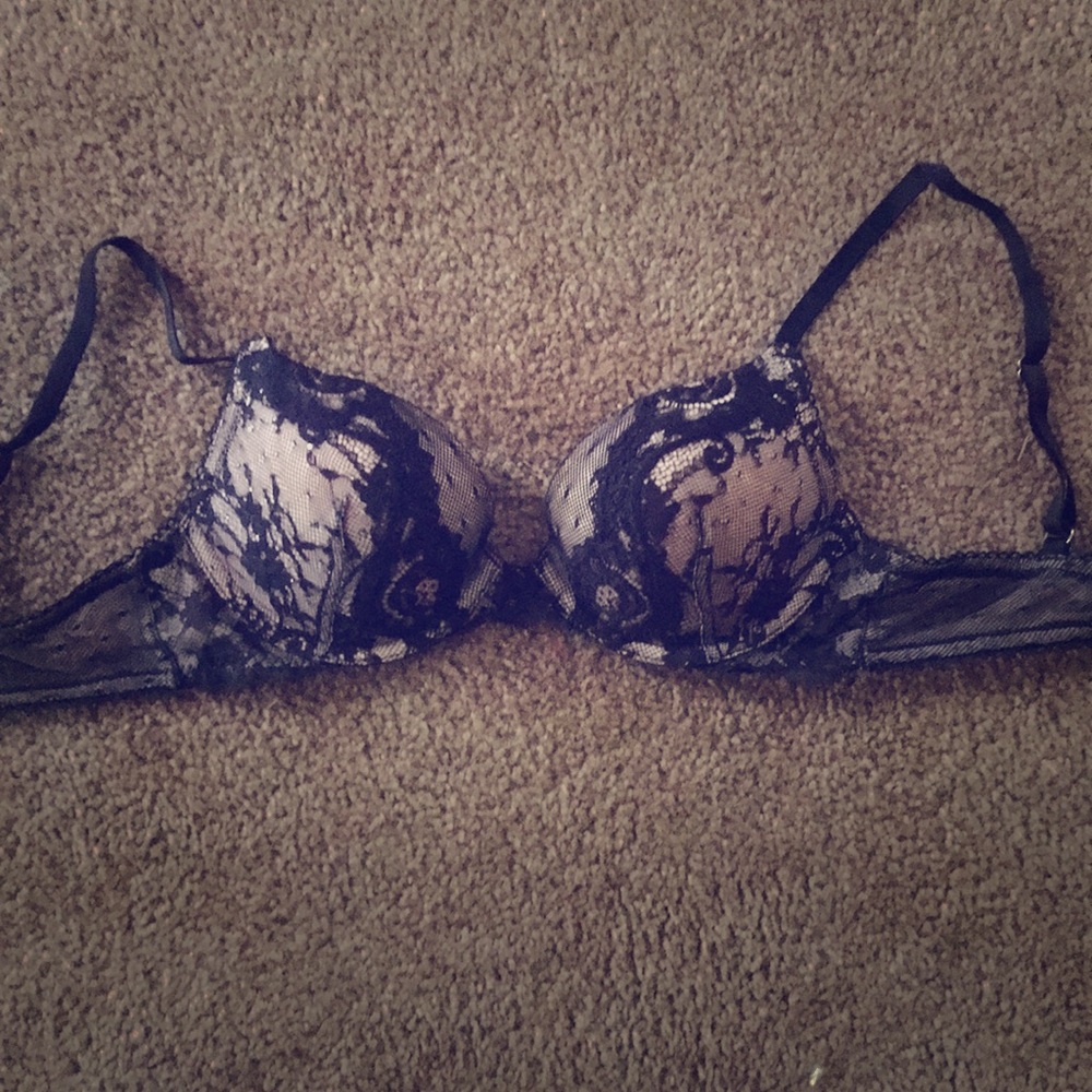 Black and cream Victoria’s Secret bra size 32B